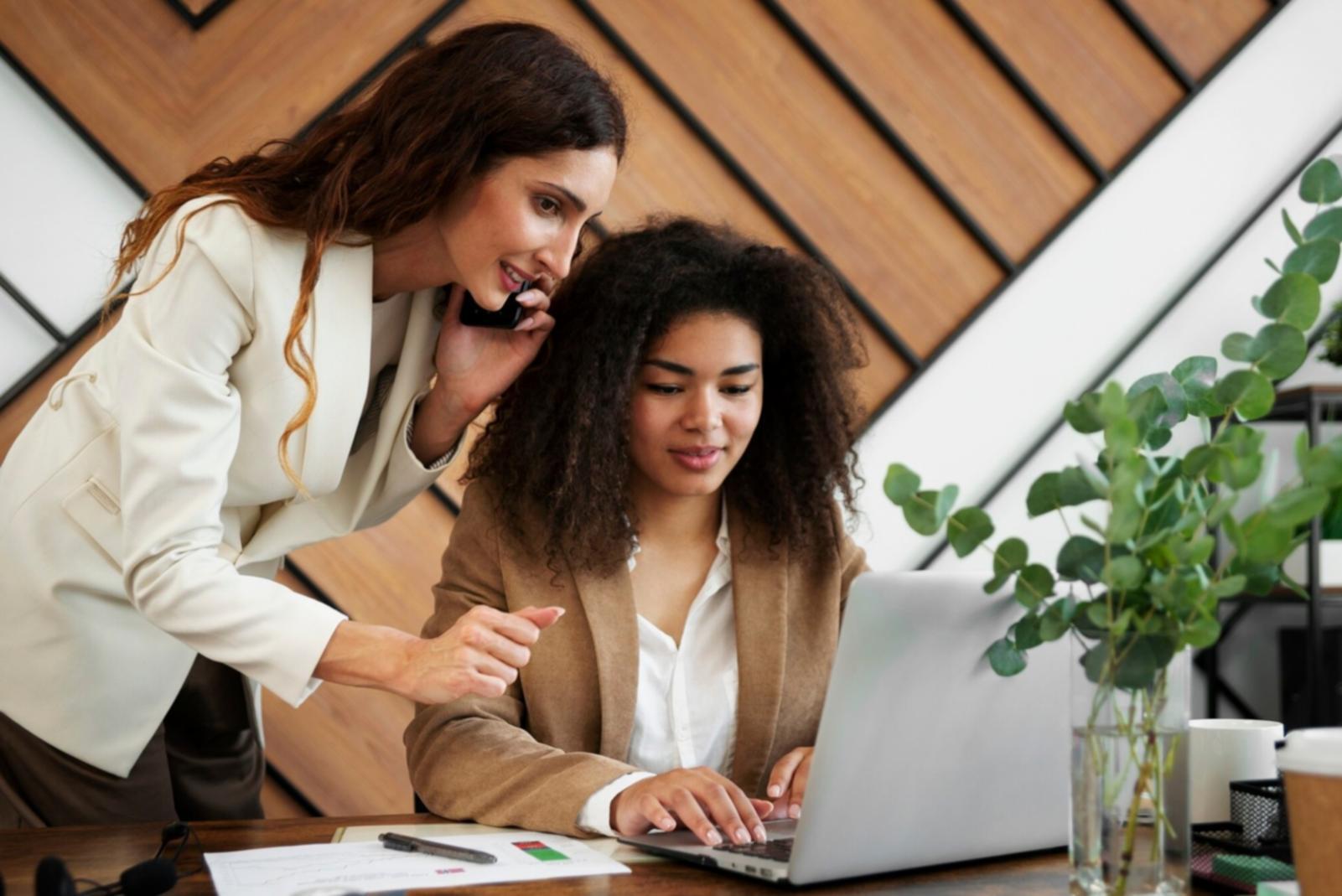 Studio professionale per makeup fotografico con postazioni attrezzate e illuminazione specializzata