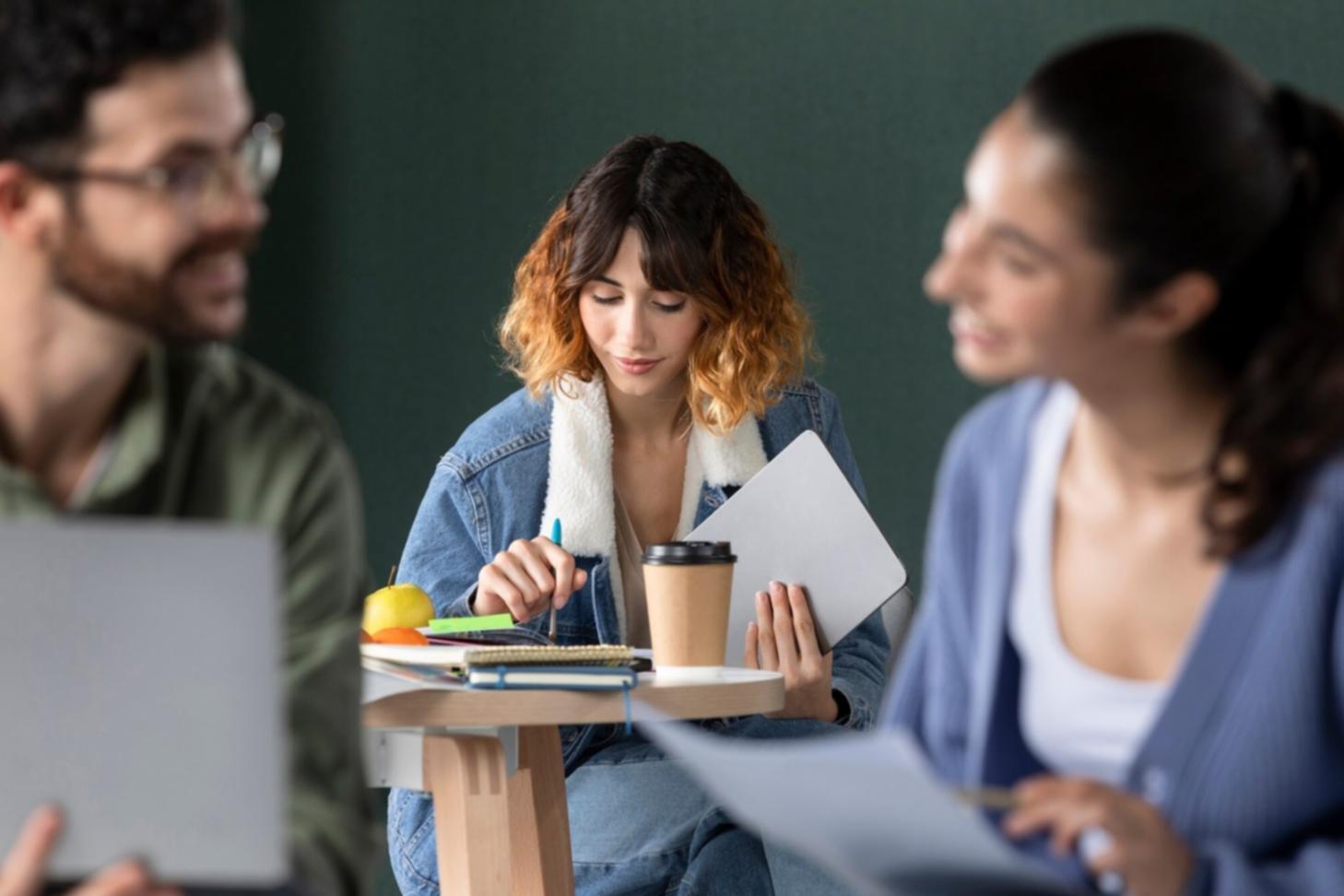 Tecniche avanzate di makeup fotografico con illuminazione professionale
